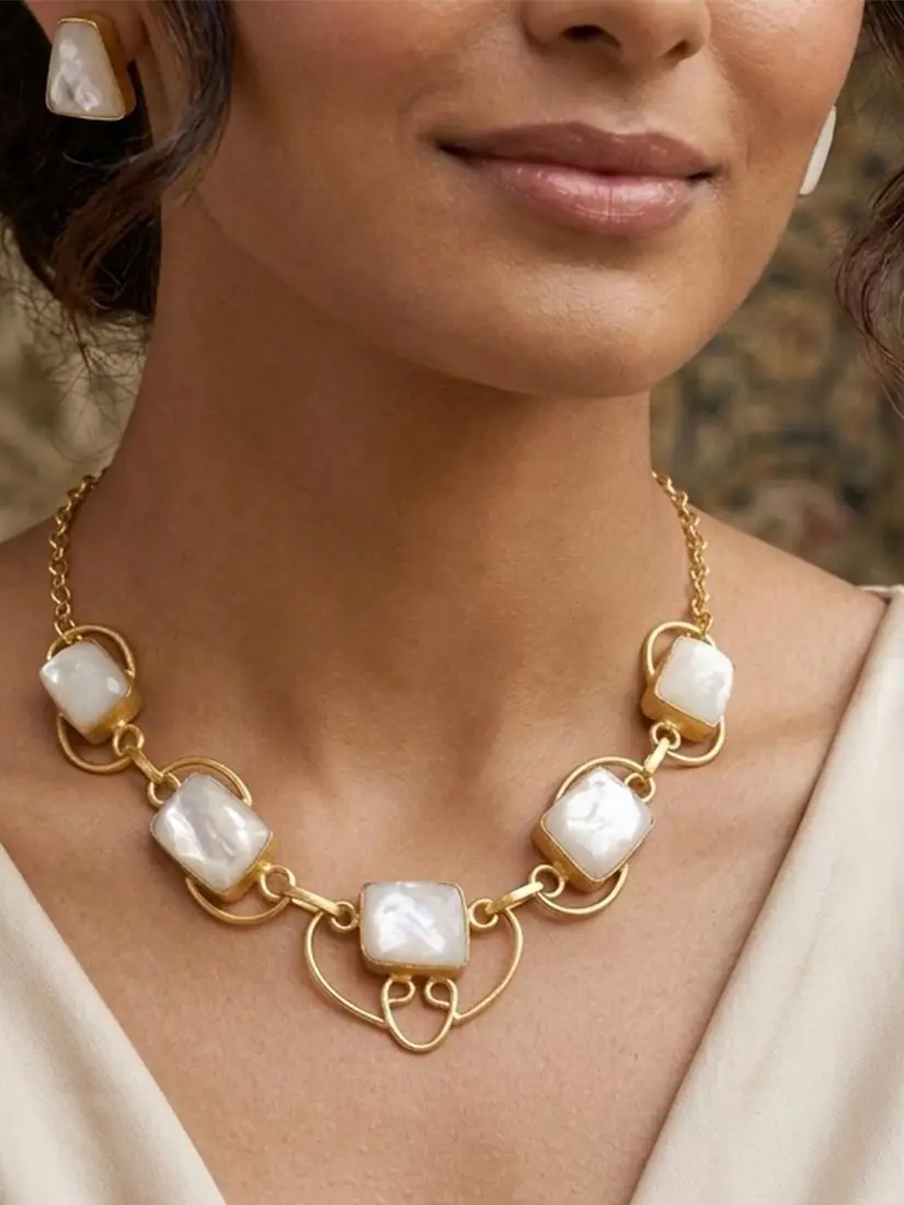 Victorian-gold-design-featuring-embedded-pearl-KKS118