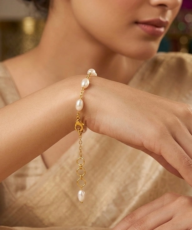 Rose gold plated chain with freshwater cultured pearls bracelet.