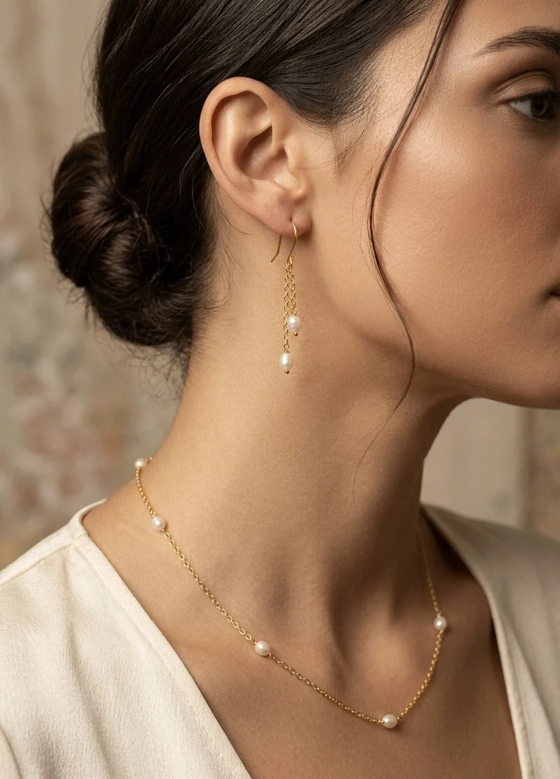 Rose gold plated chain with freshwater cultured pearls, paired with matching earrings and bracelet.