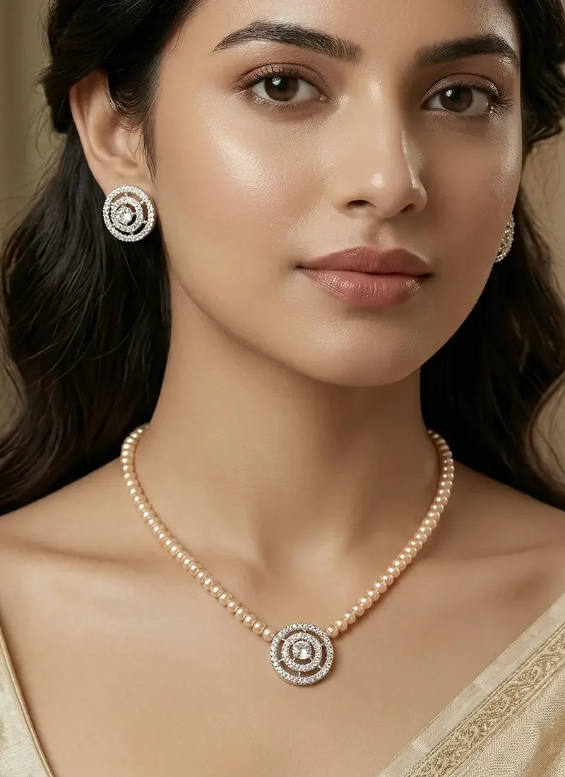 Classic one-layer shell pearl set highlighted with a zircon stone pendant and matching earrings.