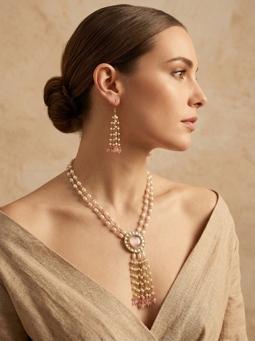 Pink monalisa stone + kundan stone pendant in gold base + sheall pearl 950_- 2 nos